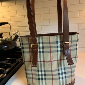 Burberry leather purse